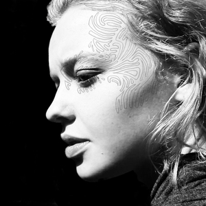 美女和帅哥在努力生孩子
