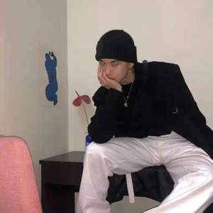 美女和帅哥在努力生孩子
